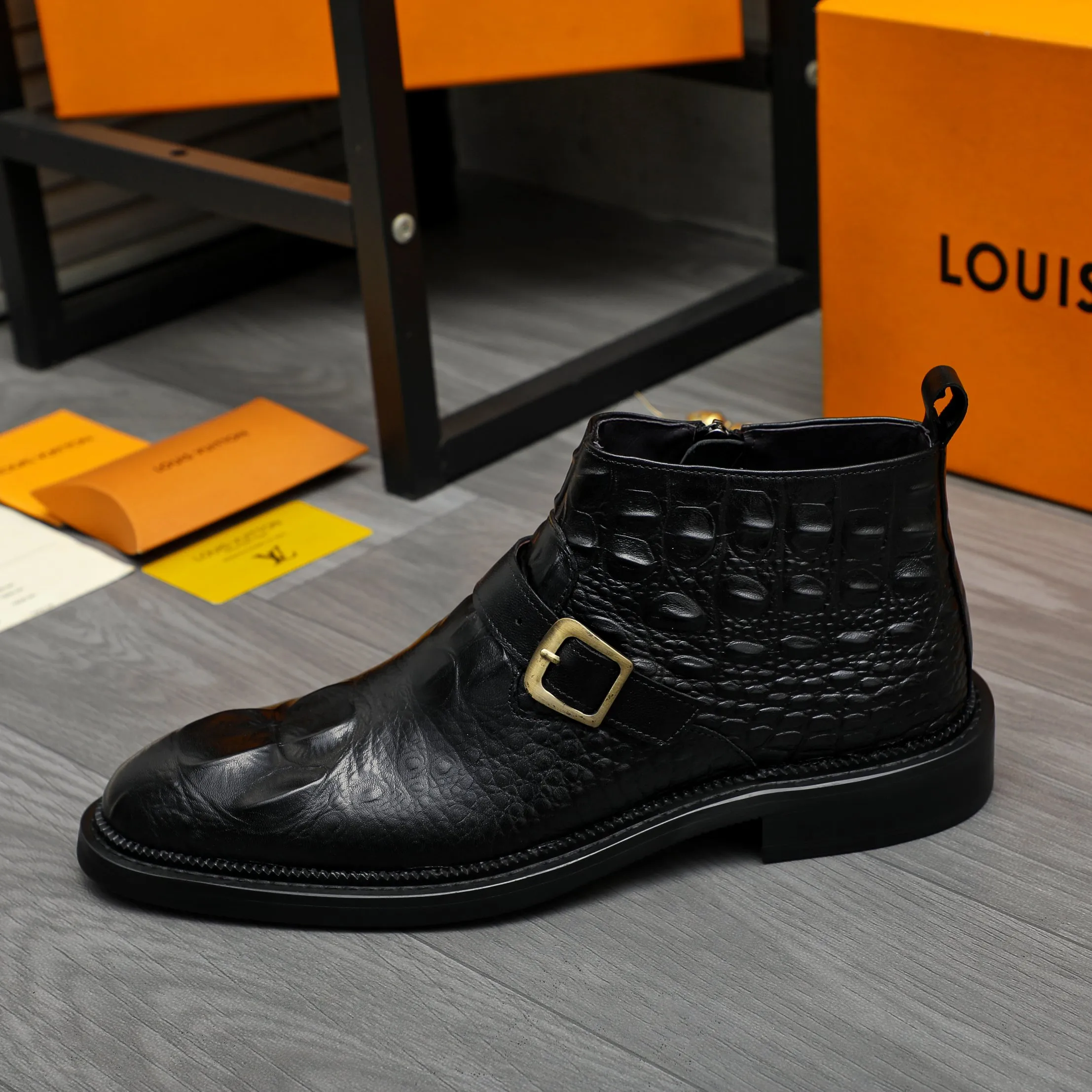 Men's shoes 💰p620 Product trademark: LV "Louis Vuitton" high-top business leather shoes Regular size: 37-46 (37.46 custom-made, non-returnable) Product materials: Selected crocodile pattern cowhide upper, pigskin lining, rubber outsole